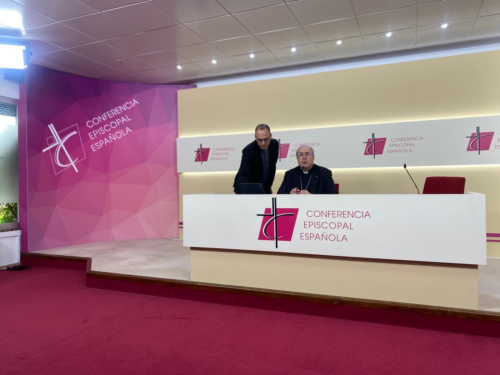 Monseñor Magán, junto a Josetxo Vera