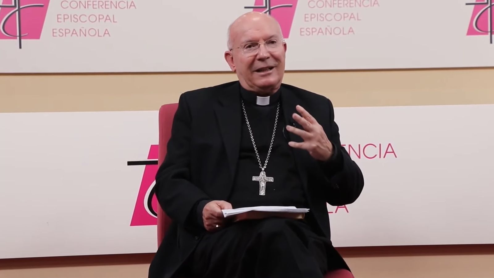 Don Amadeo Rodríguez presentando el Nuevo Directorio para la Catequesis
