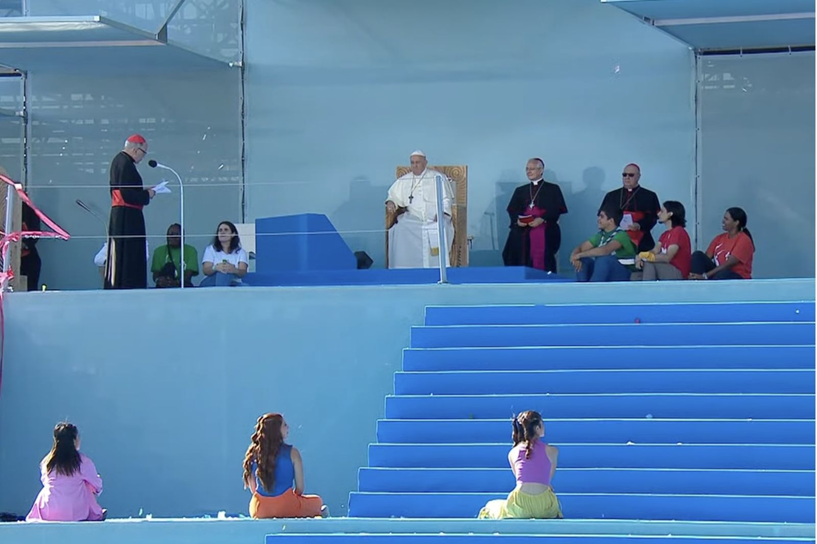 El patriarca de Lisboa, Manuel Clemente, da la buienvenida al Papa