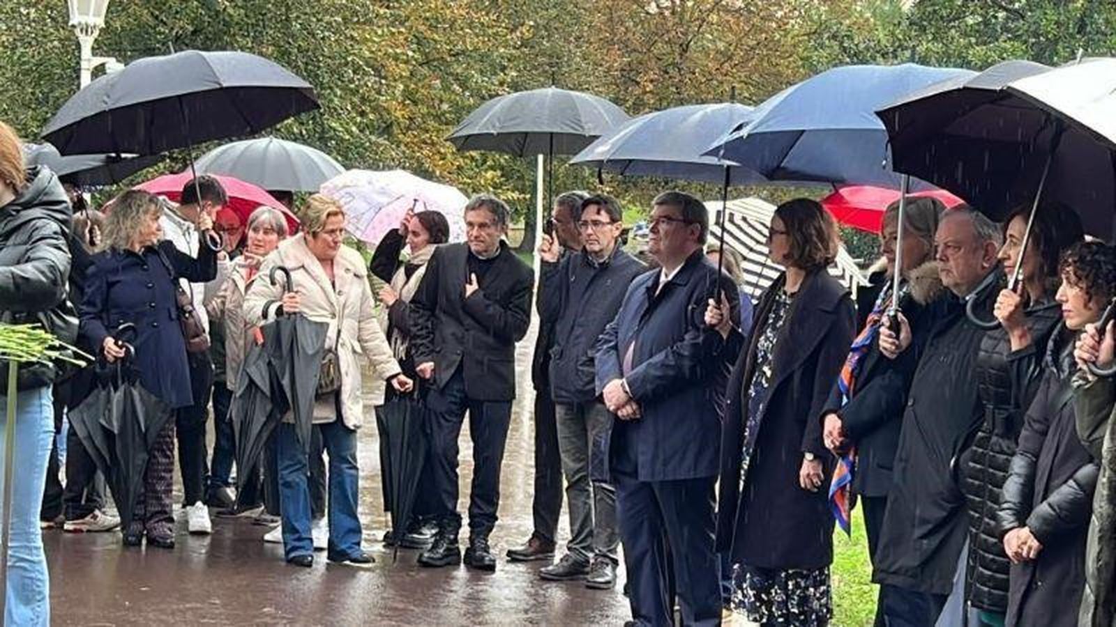 El obispo de Bilbao en el acto del Día de la Memoria, en 2023