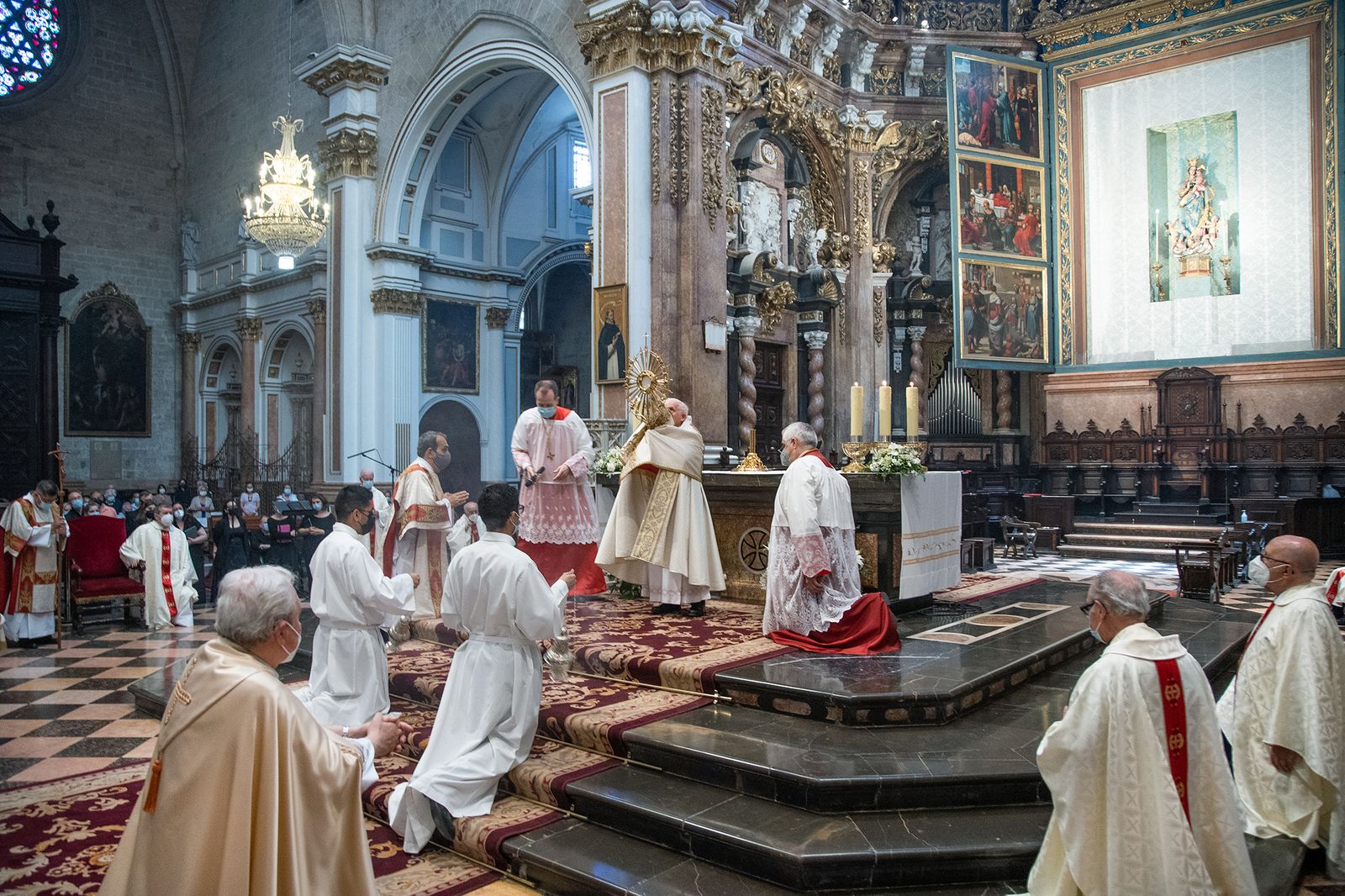 El cardenal Cañizares en la fiesta del Corpus Christi