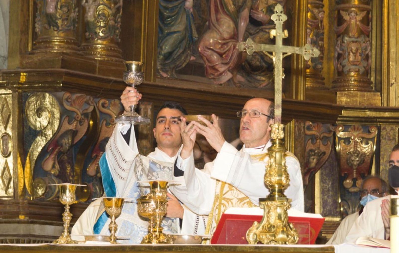 El obispo y el nuevo diácono