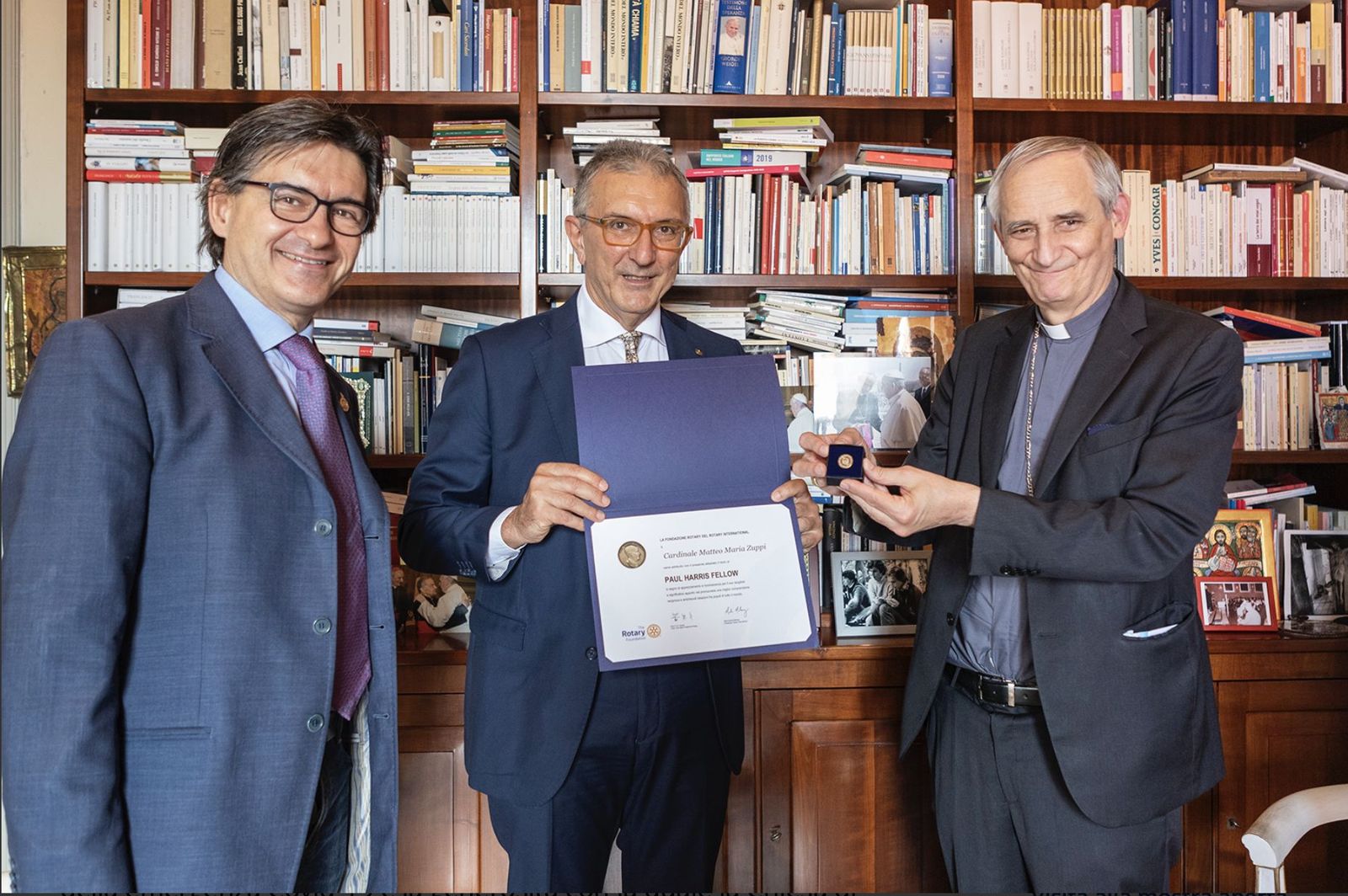 Zuppi recibe el premio del Rotary Club