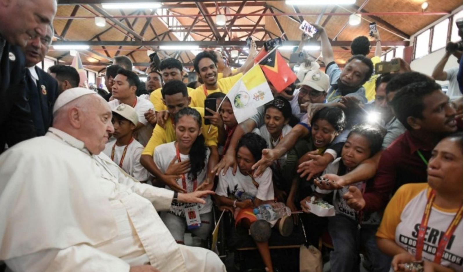 Francisco, con los jóvenes