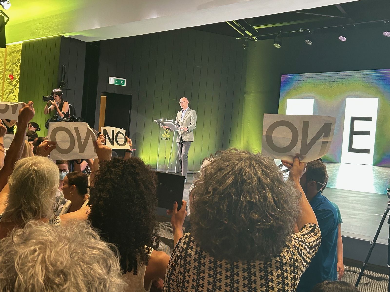 Jesús Avezuela no pudo clausurar el acto