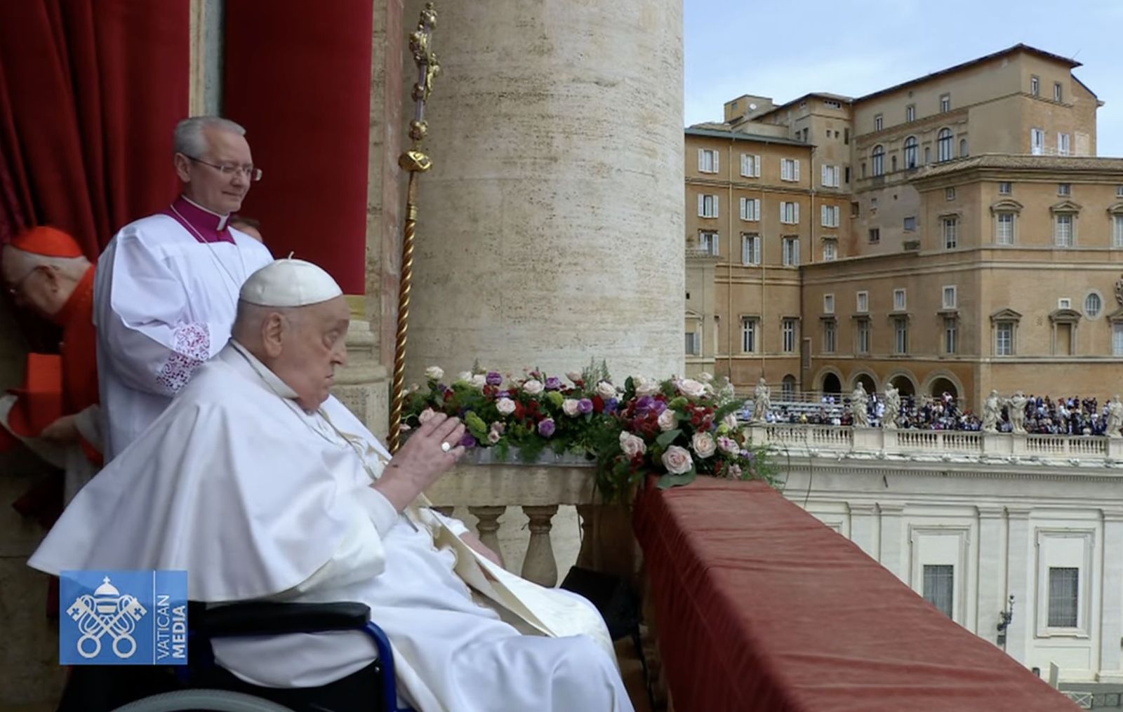 Papa saluda en el urbi et orbi