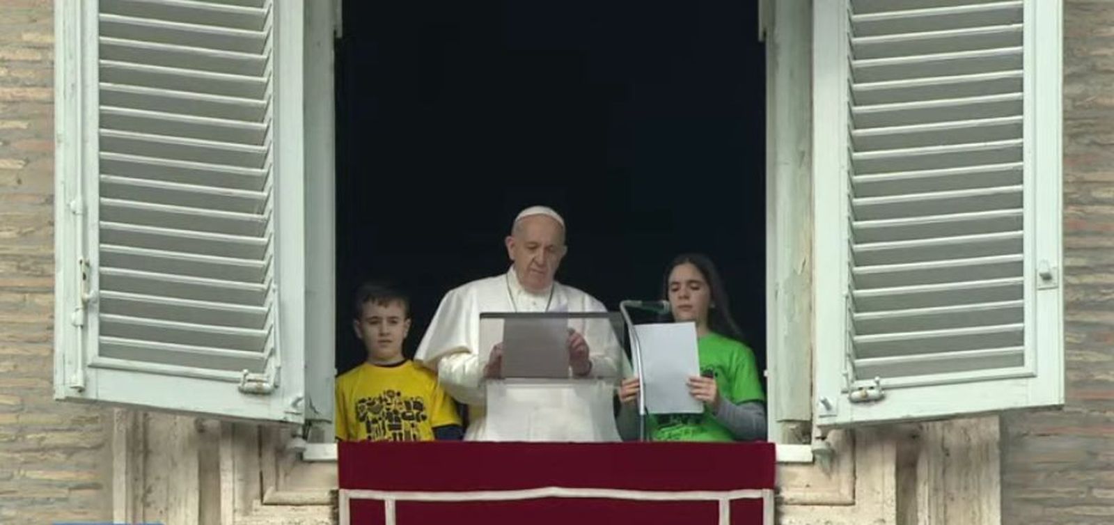 Papa y niños de Acción Católica