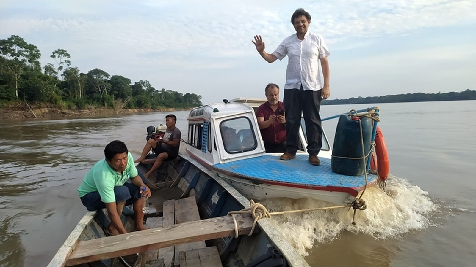 Oportuno remolque en el Amazonas