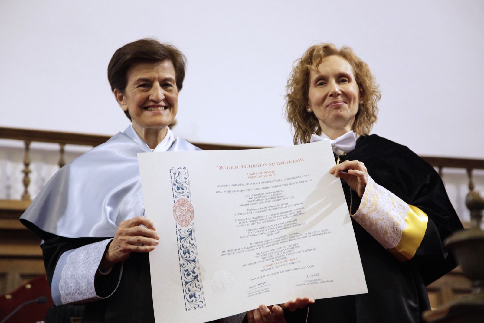 Adela Cortina y la rectora de la Upsa