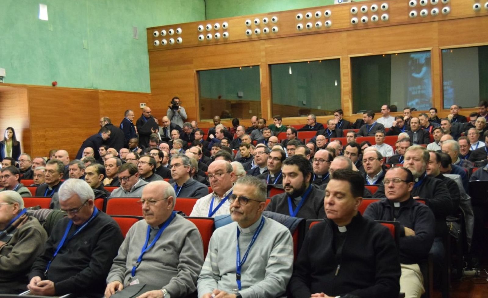 Asistentes a la conferencia de la diócesis de Jaén