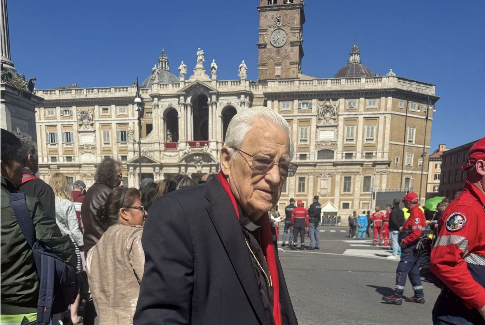 El Padre Ángel y los Lázaros de la tierra despiden a Francisco