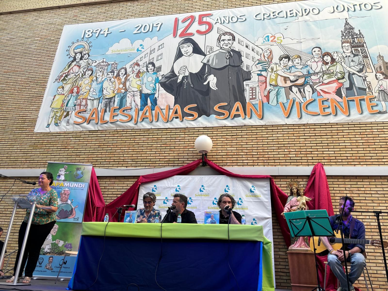 Presentación de 'Papamundi' de Agustín de la Torre en Sevilla