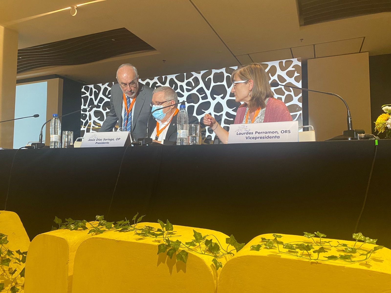 El presidente, la vicepresidenta y el secretario de CONFER, en su última asamblea general