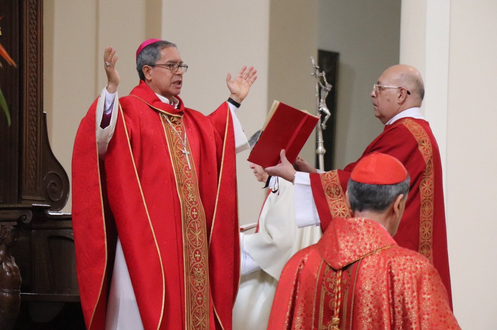Luis José Rueda, durante su ceremonia de posesión como arzobispo de Bogotá