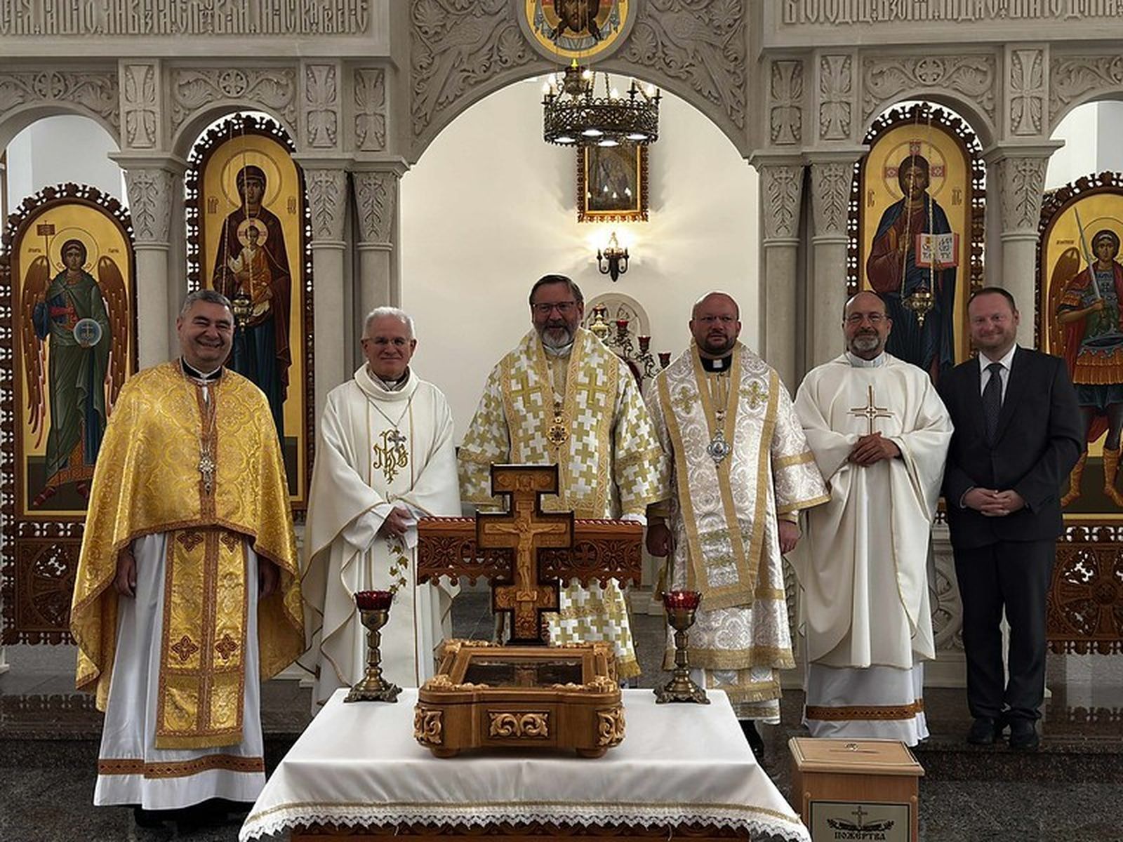 Mariano Crociata y Manuel Barrios, con Shevchuk en Ucrania
