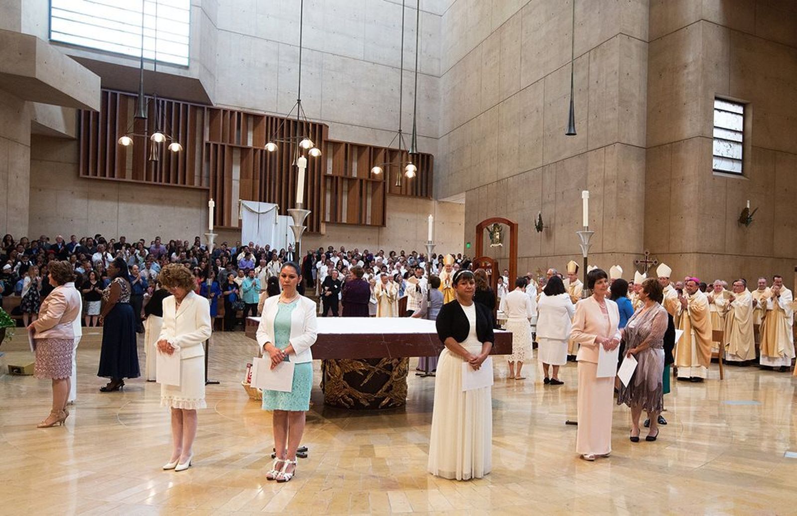 Esposas en la ordenación