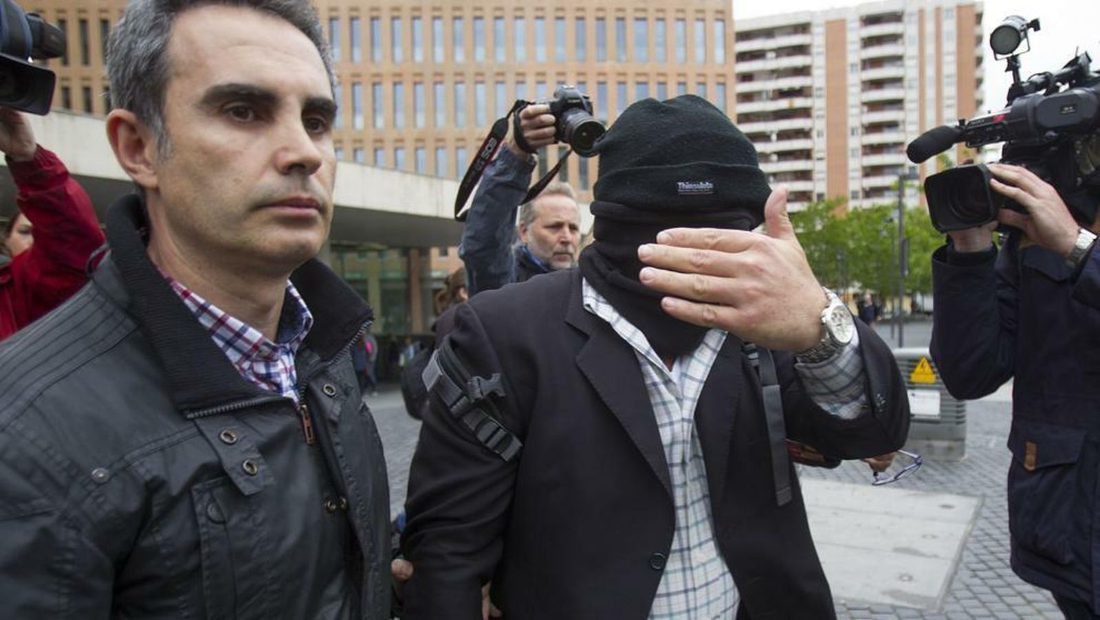 El pedófilo Joaquín Benítez sale de la Audiencia