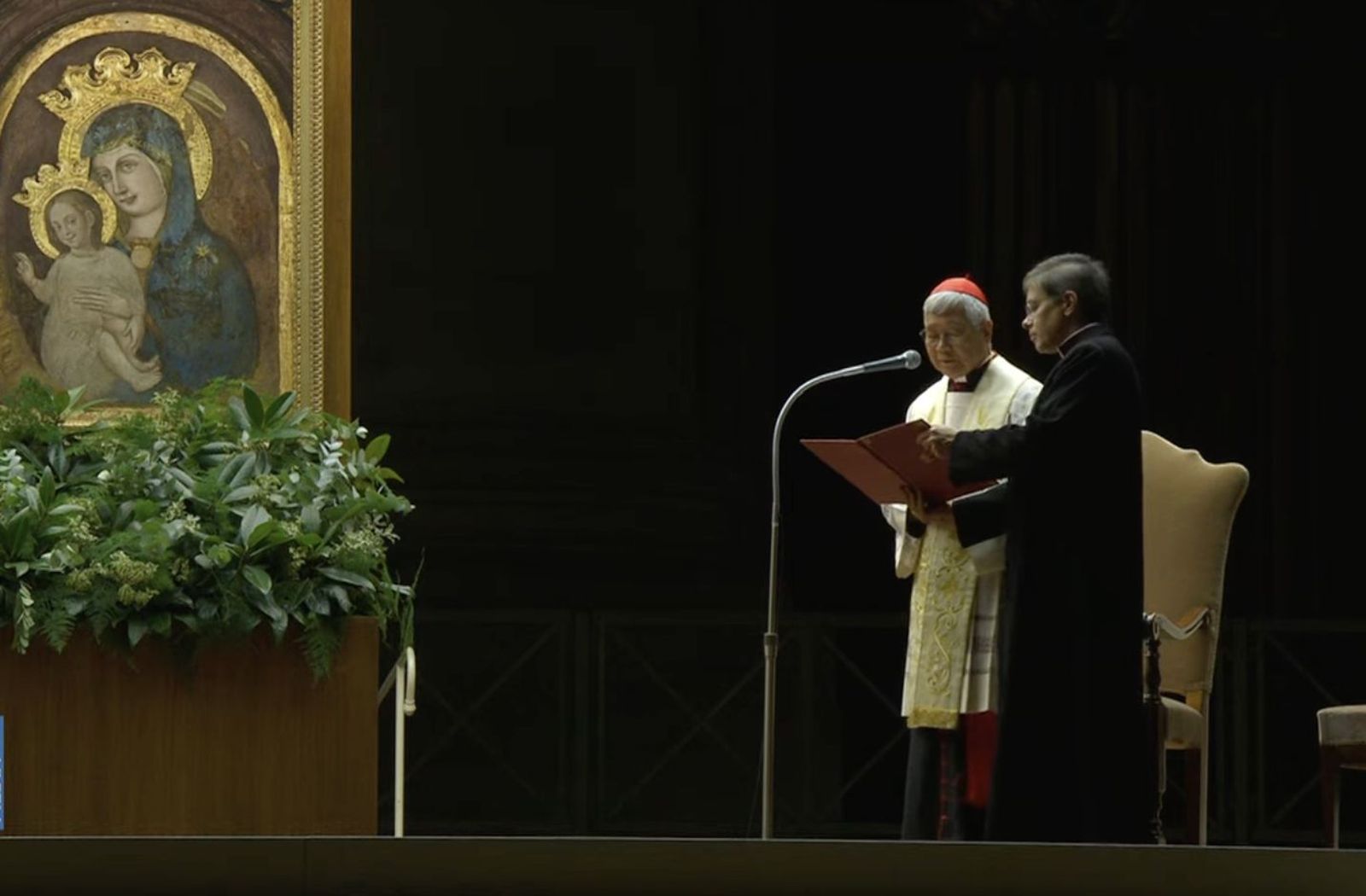 El cardenal Lazzaro You Heung-sik durante el rosario