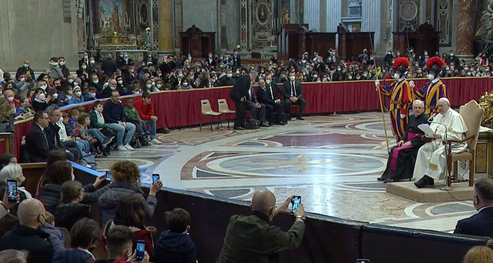 El Papa con los estudiantes