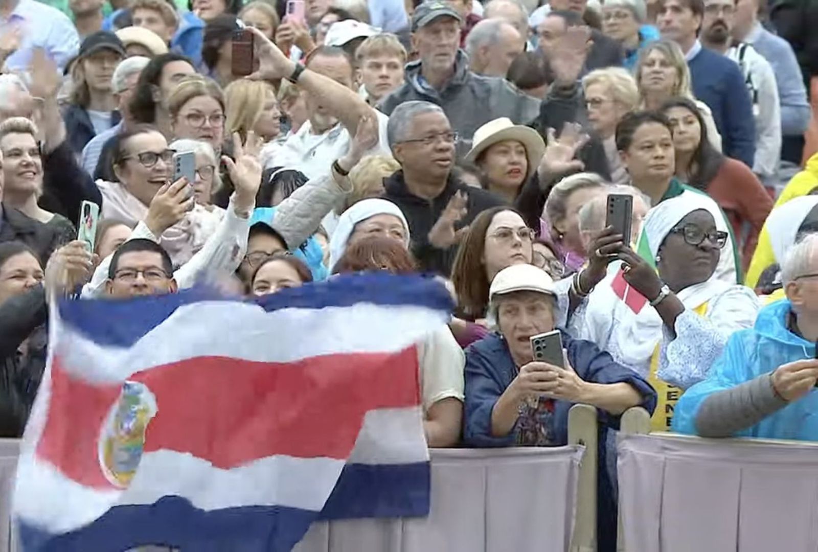 Fieles en la plaza de San Pedro para la audiencia general