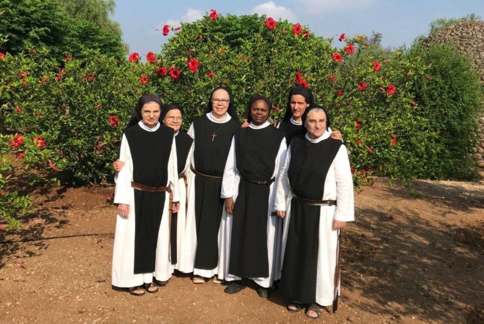 La hermana Marta en el medio de su comunidad