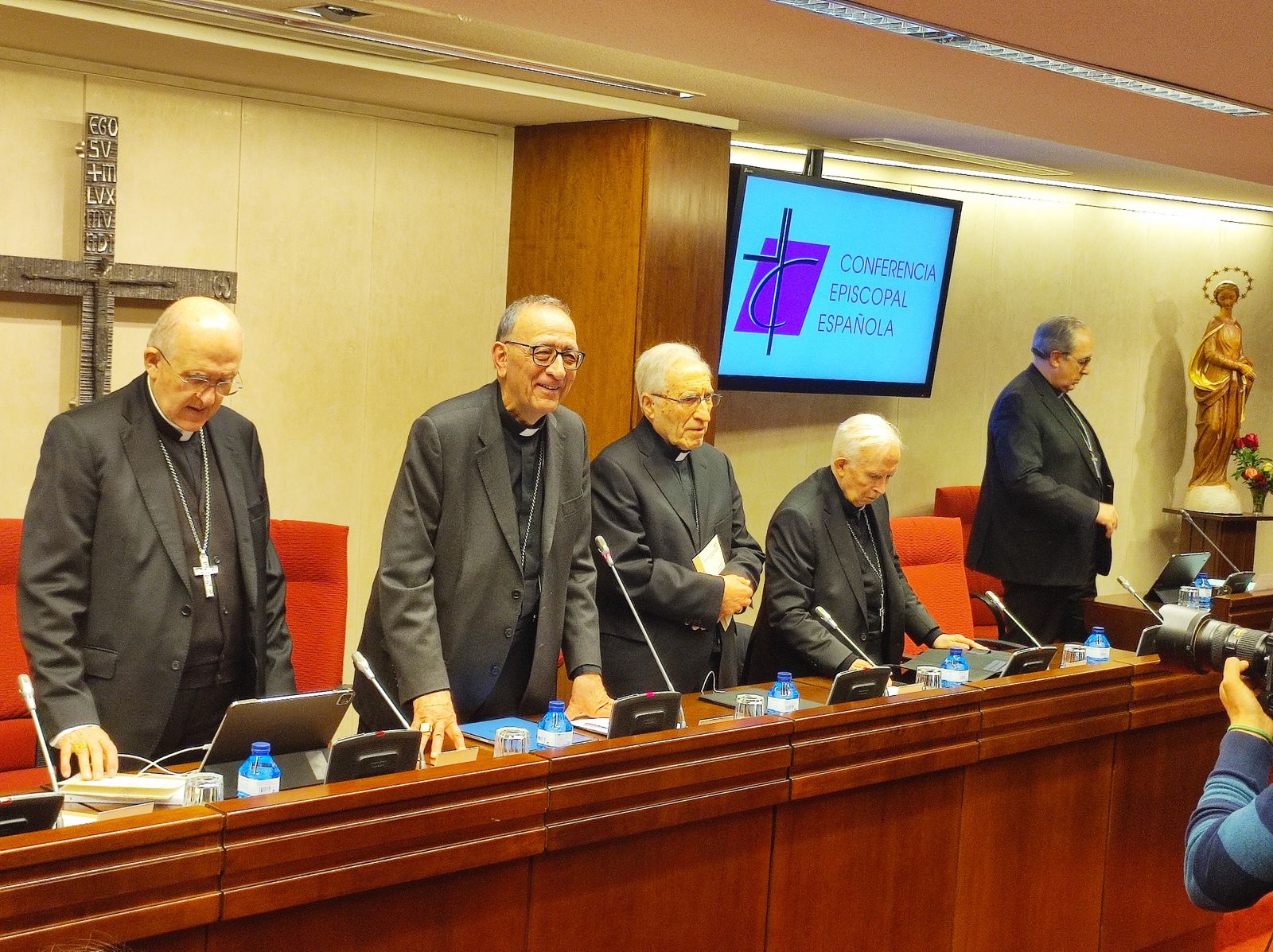 La mesa de los cardenales en la Plenaria