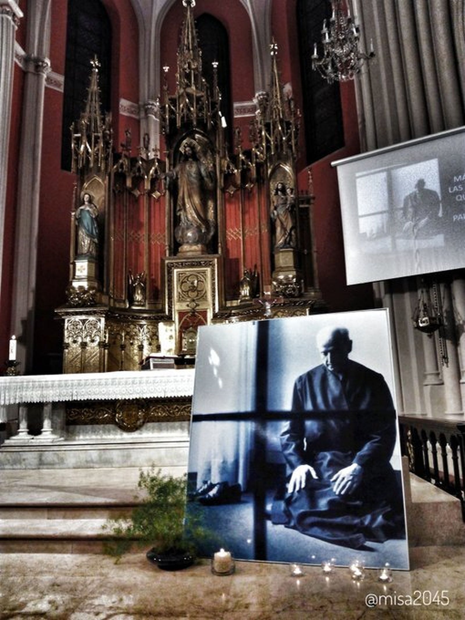 Treinta años sin Arrupe, el "santo" de migrantes y refugiados