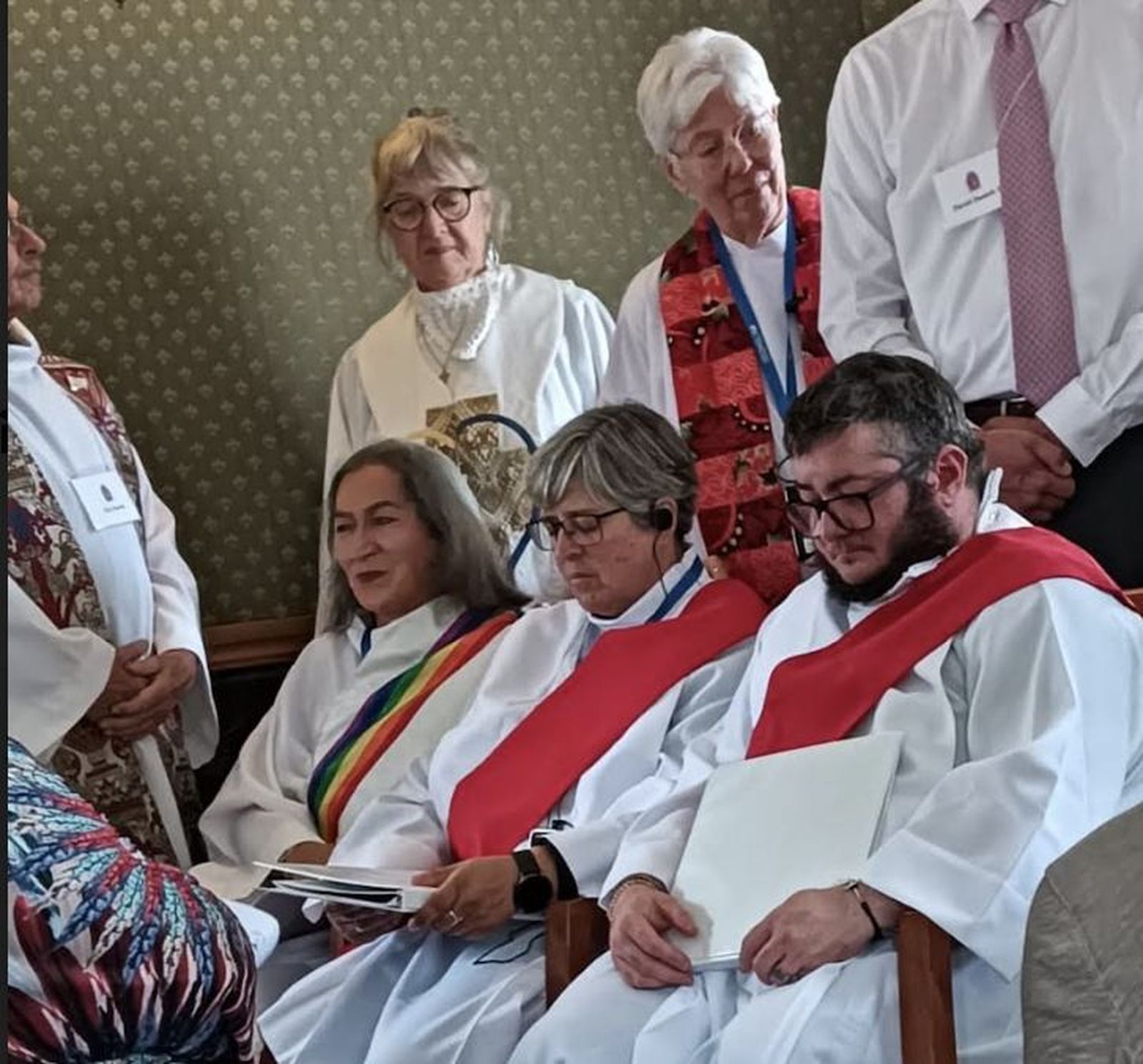 Las tres diaconisas ordenadas: Loan Rocher, Teresa Riveiro y Txus García