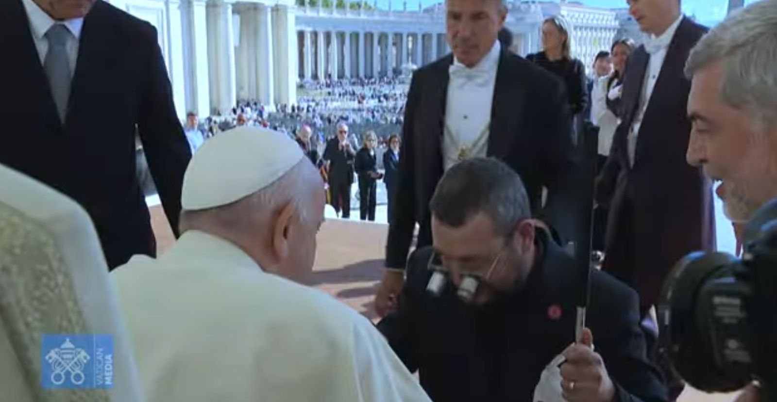 Papa y cura discapacitado