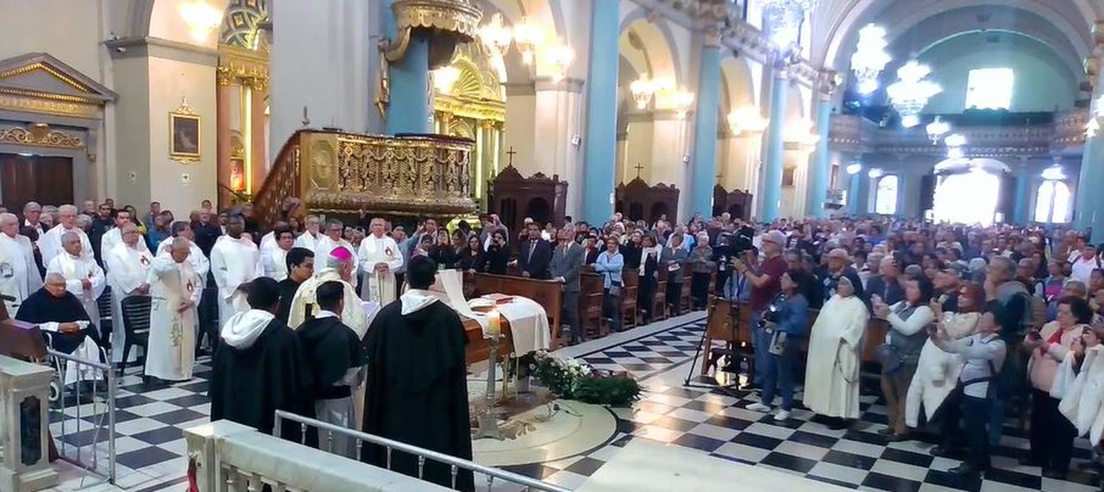 Gustavo Gutiérrez: "Un grande, un hombre de Iglesia” lo despidió el Papa Francisco