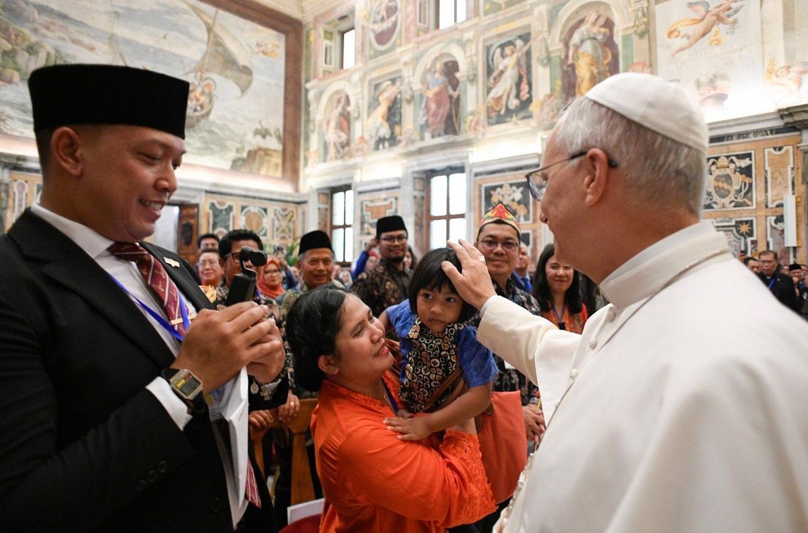 El papa con la comunidad católica indonesia de Roma