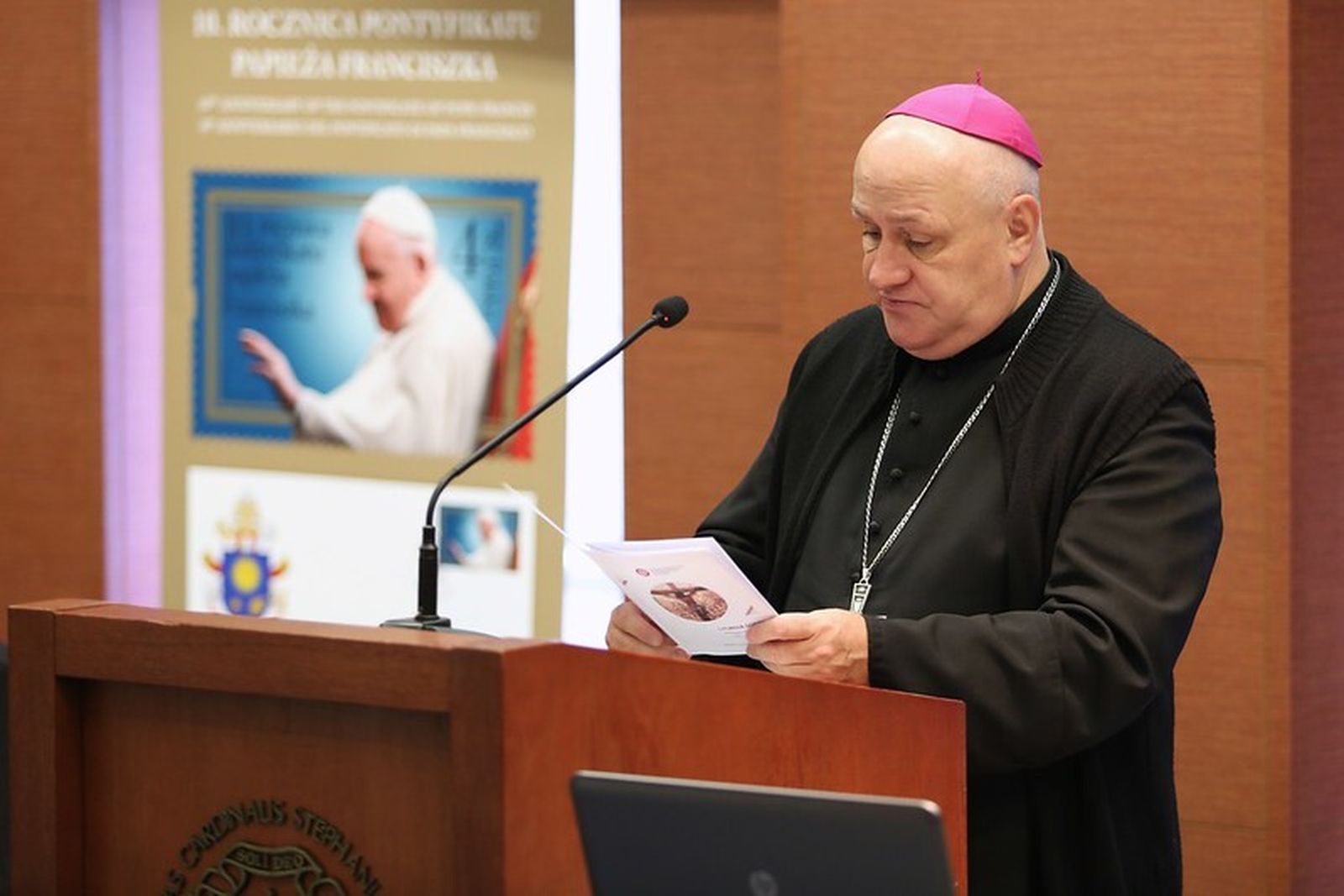 Un obispo polaco durante la Plenaria de marzo