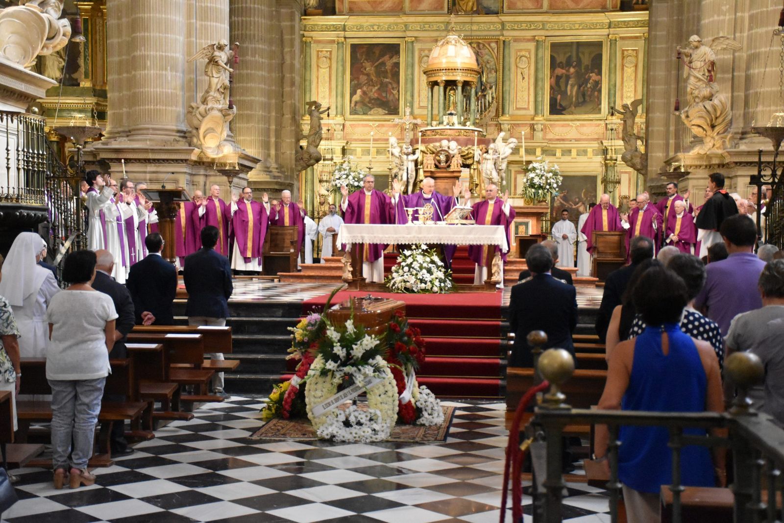 Misa por Monseñor Ceballos en la catedral de Jaén